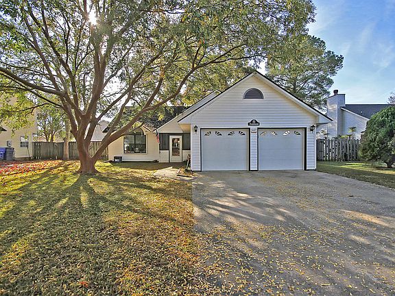 3rd image of 8495 Chesapeake Dr
