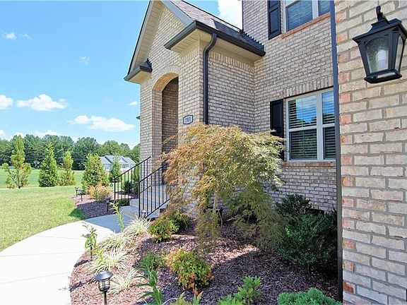 4th image of 701 Stoneway Ct