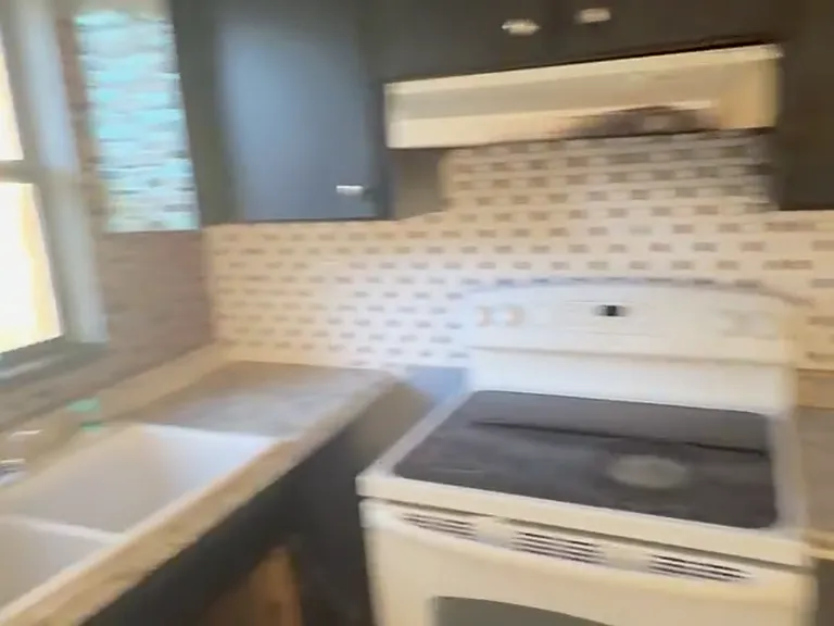 210 SW Elizabeth Ct — Photo 7