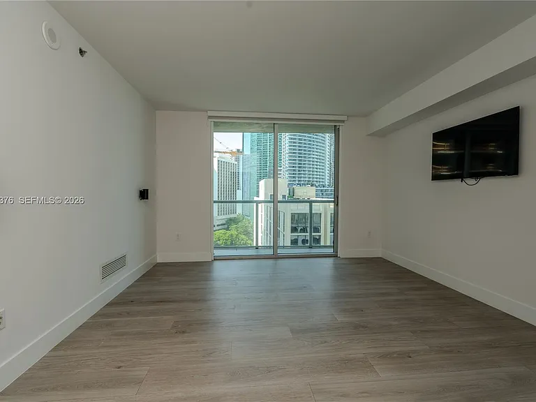 500 Brickell Ave #1407 — Photo 4