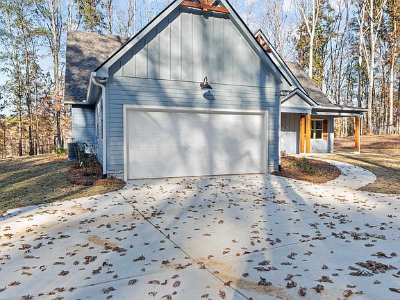 3rd image of 108 Oak Hill Cir