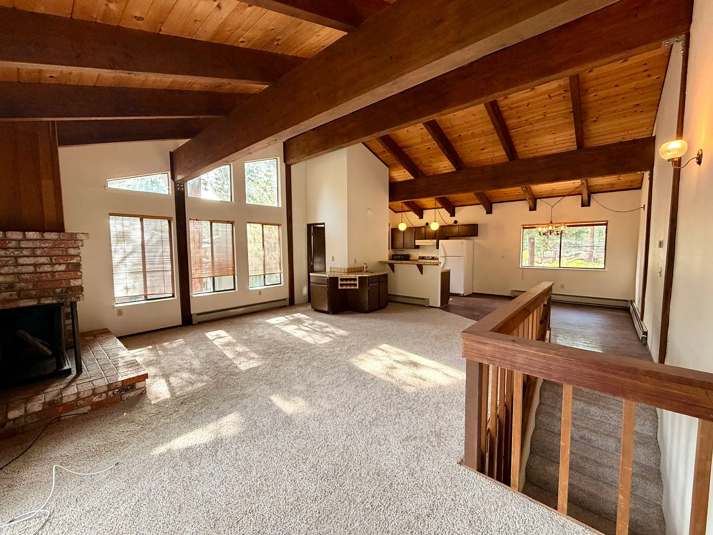 4 Bedroom with a Garage! — Photo 4