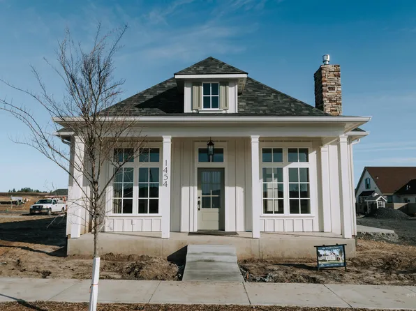 1454 Woodbury Syringa, Moscow, ID 83843