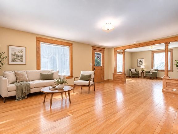 2nd image of 1008 S Lake St