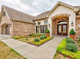 7810 Oak Ridge Dr, Nederland, TX 77627