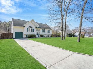 24 Gray Ave, Medford, NY 11763