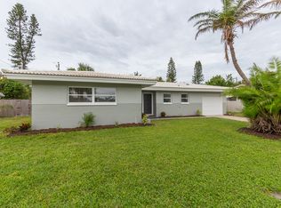 1000 Cedar Dr, Belleair Beach, FL 33786