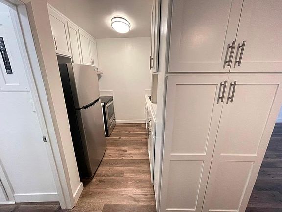 3rd image of 5143 White Oak Ave #218