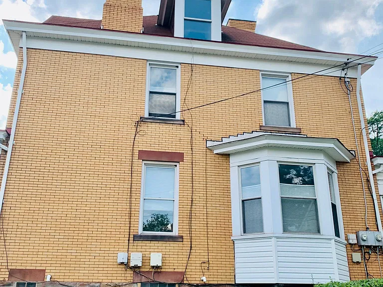22 Stanford Ave — Photo 1