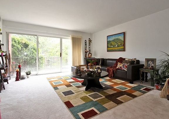 3rd image of 2046 Saint Johns Ave APT 3A