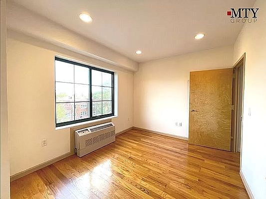 5th image of 5828 44th Ave #3H