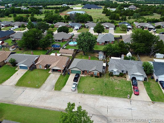 4th image of 4316 Trinity Dr