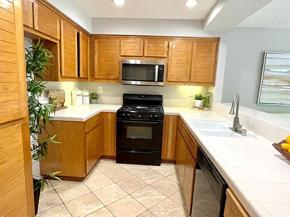 5th image of 6945 Rodling Dr Unit E