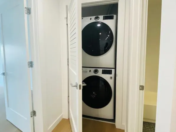 402 Jackson Street image 7 of 12