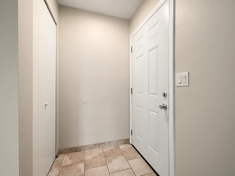 Old Carriage House Apartments — Photo 17