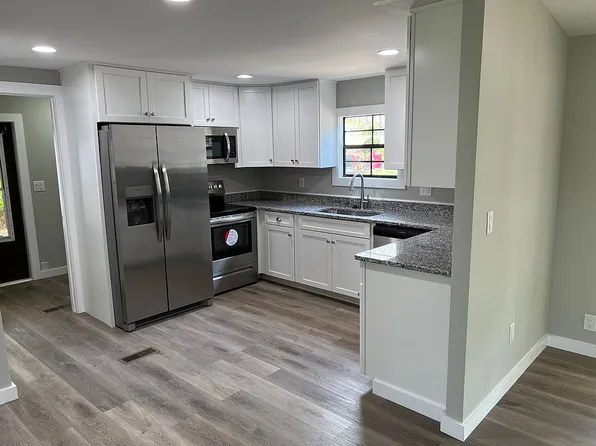 165 Greystone Dr, Hendersonville, NC 28792
