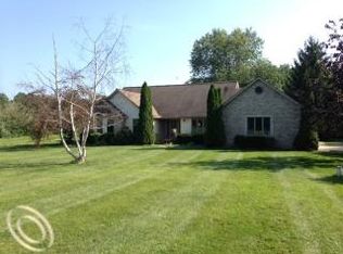 2040 Crooked Lake Rd, Howell, MI 48843