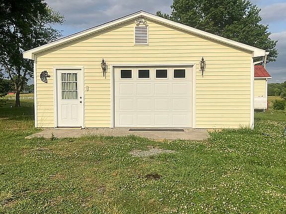 3rd image of 840 Tabernacle Rd