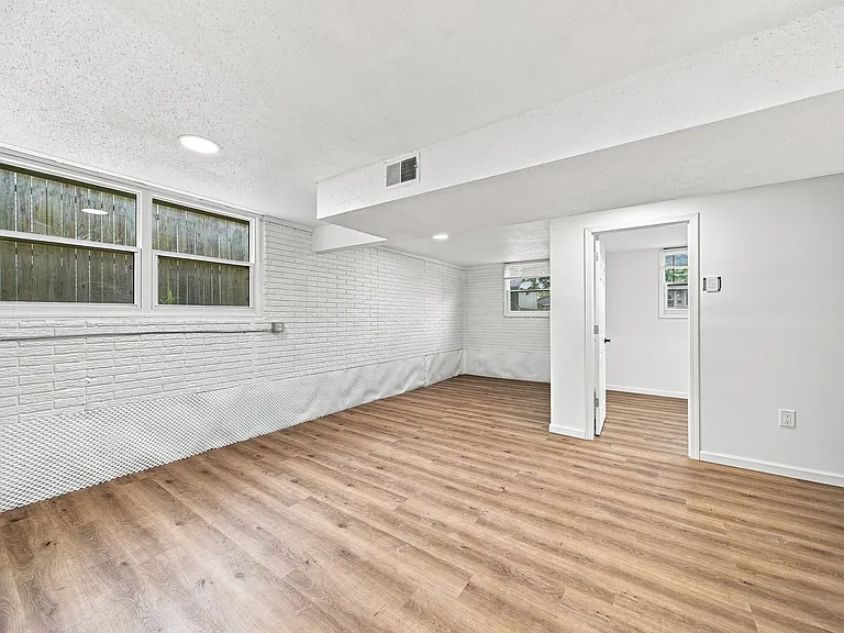 3416 W Columbia Ave — Photo 6