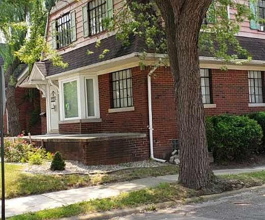 3rd image of 1506 Fort Park Blvd