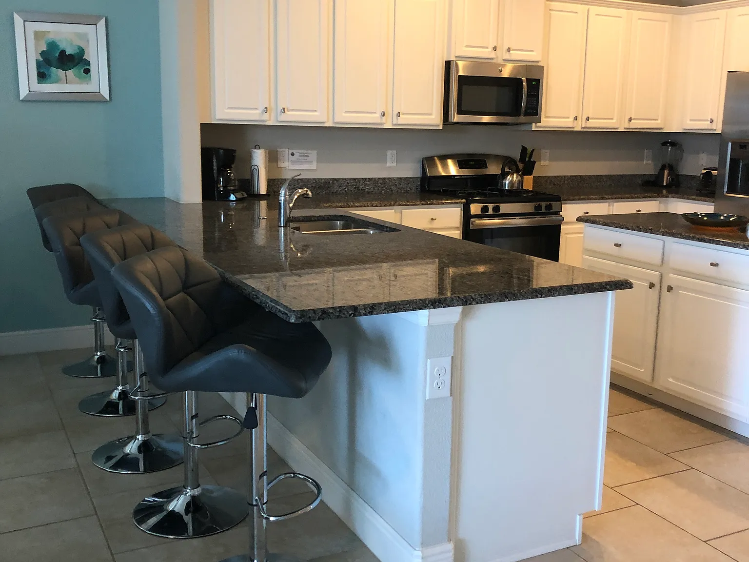 6 bed, 6.5 bath, 3680 sqft, $4,500 — Photo 3