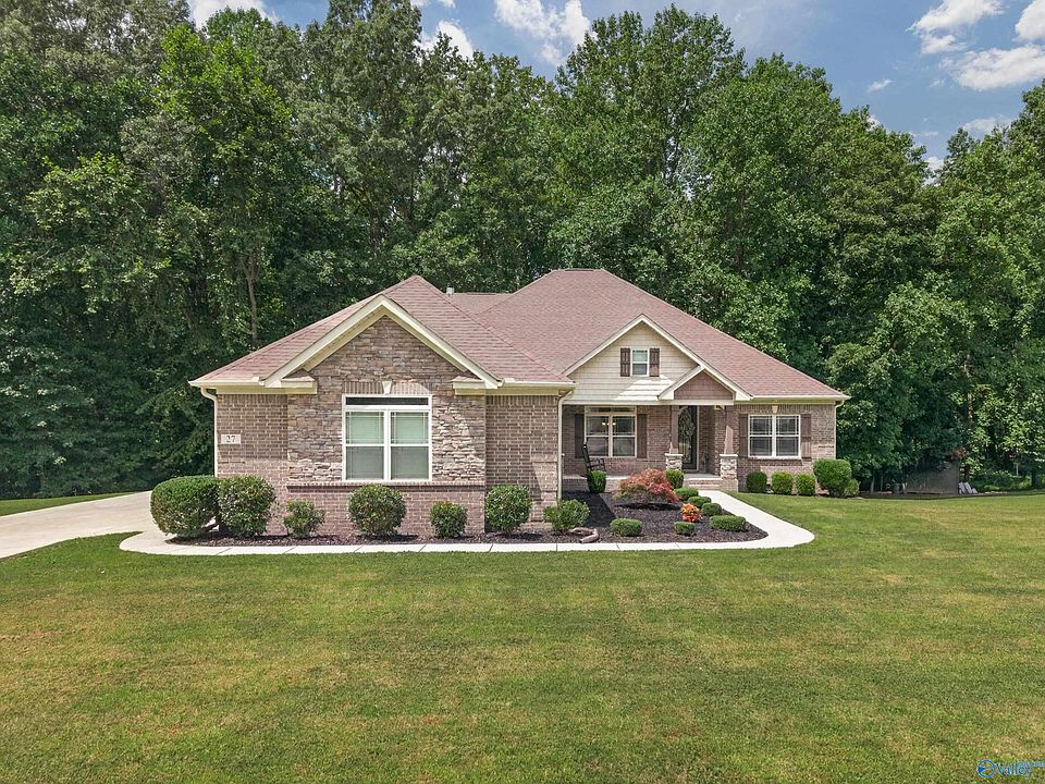 1st image of 27 Windridge Dr