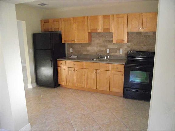 3rd image of 5225 NE 1st Ter