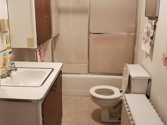 3rd image of 326 3rd Ave SE