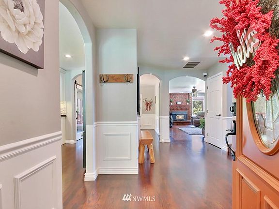 5th image of 16216 Chuckawa Ln SE