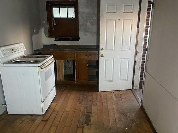4th image of 1500 Woodland Blvd