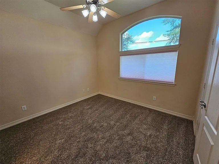 3218 Waters Edge Dr — Photo 27