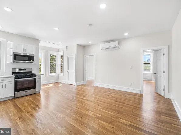 2309 Green St #3F, Philadelphia, PA 19130