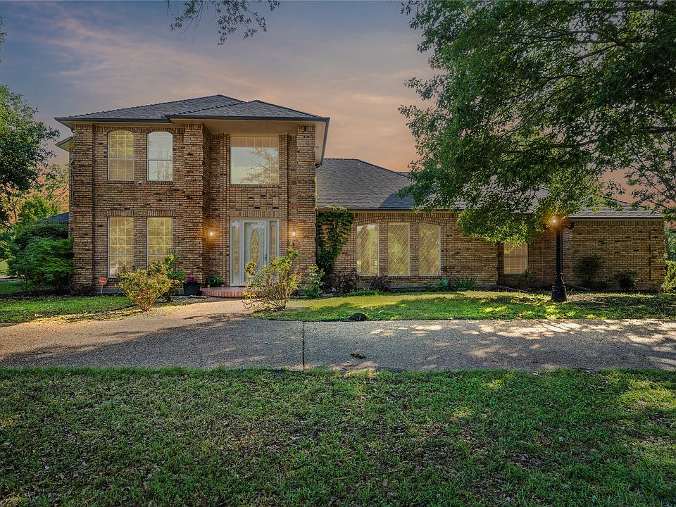 1st image of 688 Kentwood Dr