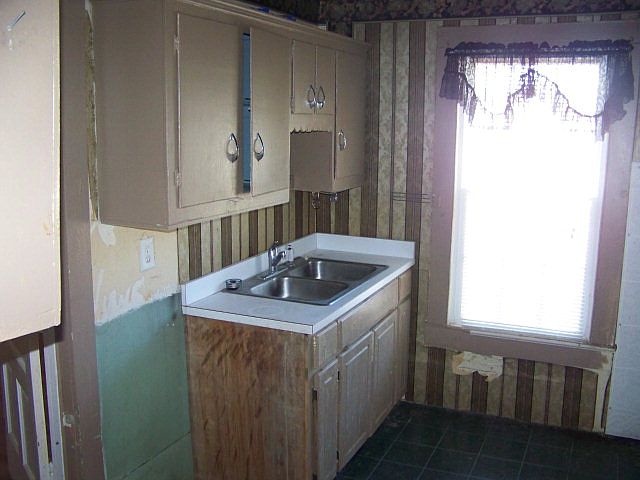 2nd image of 210 W Boundary St