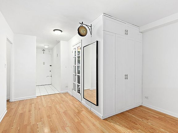 3rd image of 305 E 40th St APT 9X