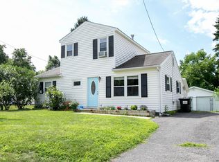 11 Carpenter Dr, Schenectady, NY 12309