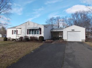 4 Overlook Dr, Northampton, MA 01062