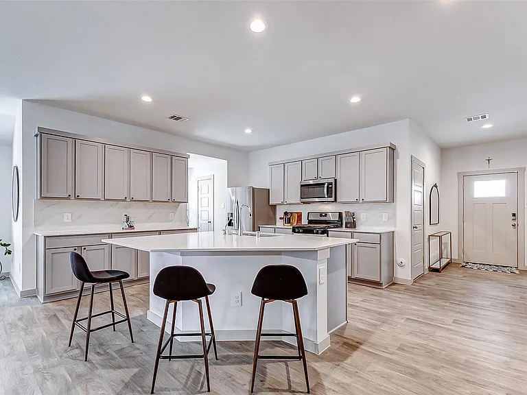 1731 William Scott St — Photo 17