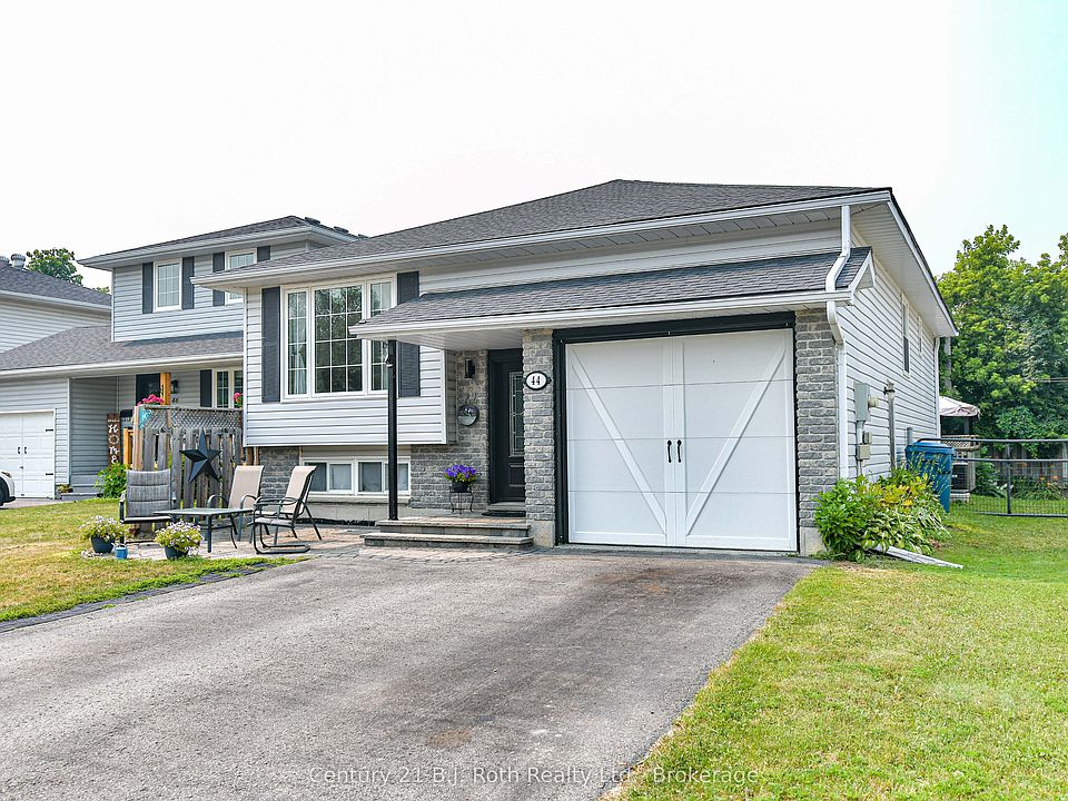 1st image of 44 Courtney Cres W