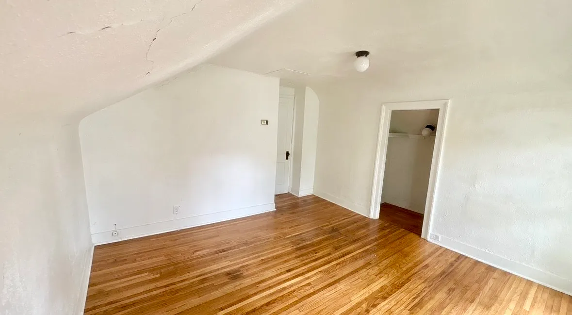 2 bed, $1,100 — Photo 4