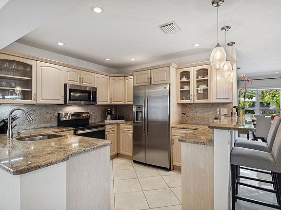 3rd image of 5740 NE 22nd Terrace