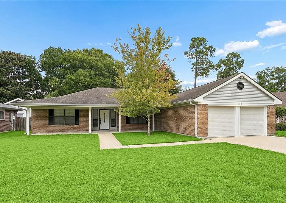 1st image of 133 Goldenwood Dr