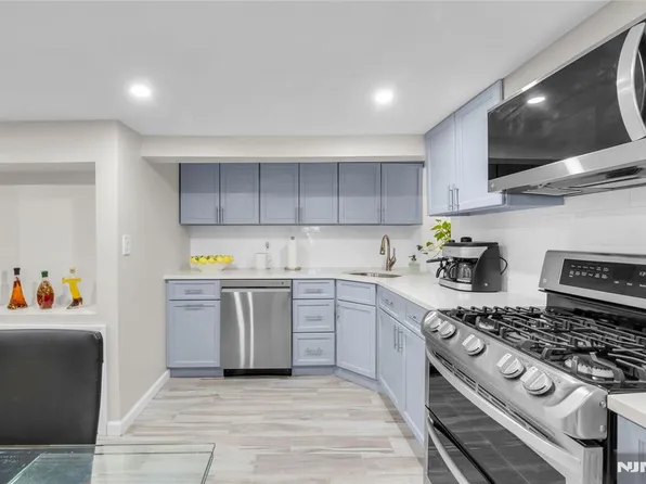 4319 Durham Ave, North Bergen, NJ 07047