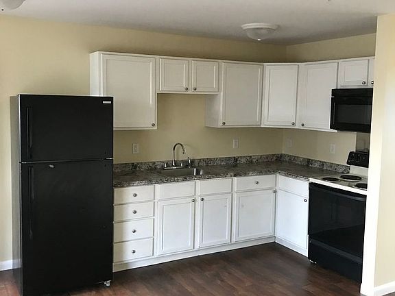 3rd image of 226 N Broad St APT C