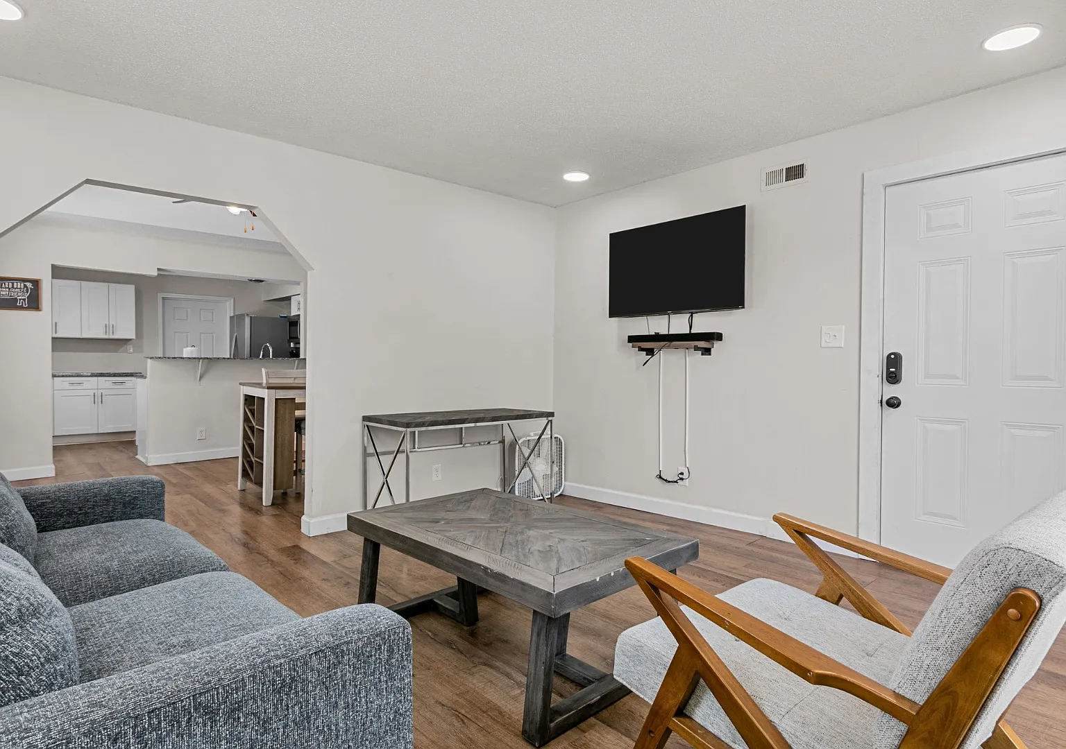 4333 Fisher St — Photo 2