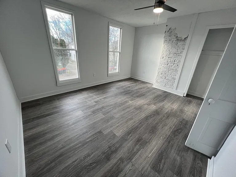 426 Park Ave — Photo 5