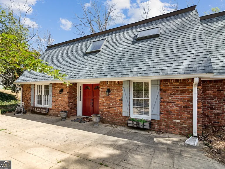 355 Westerhall Ct — Photo 2