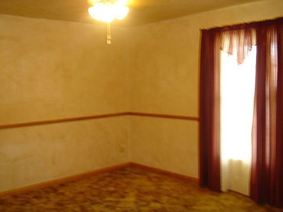 4th image of 527 SW 36th St