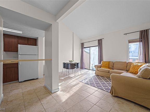 4th image of 616 James Ave