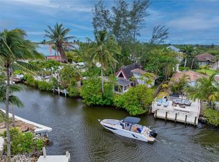 3261 Lakeview Dr, Naples, FL 34112